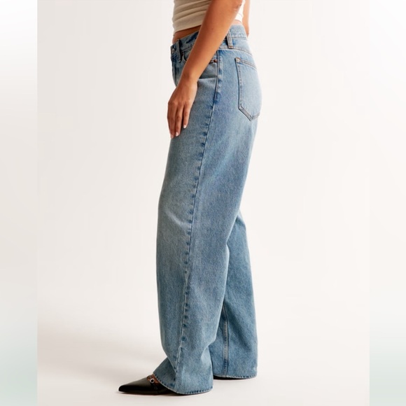 Abercrombie and Fitch Women’s Curve Love Mid Rise The Slouchy Jean size 31 Short - Picture 3 of 10